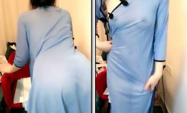 气质妹子，半透明旗袍，若隐若现的可以看到乳头，手指不停的扣着粉穴.